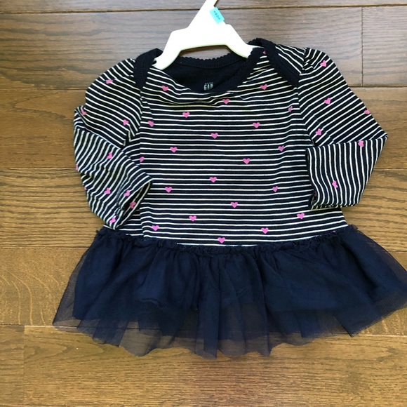 Baby GAP long sleeve ruffle shirt - Picture 2 of 3